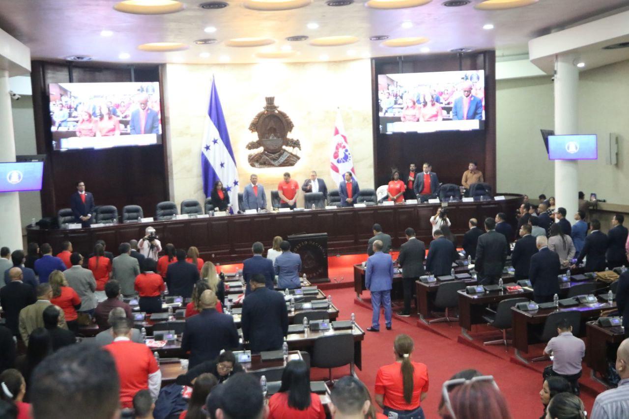 Congreso negocia reformas al sector eléctrico en busca de consenso entre bancadas