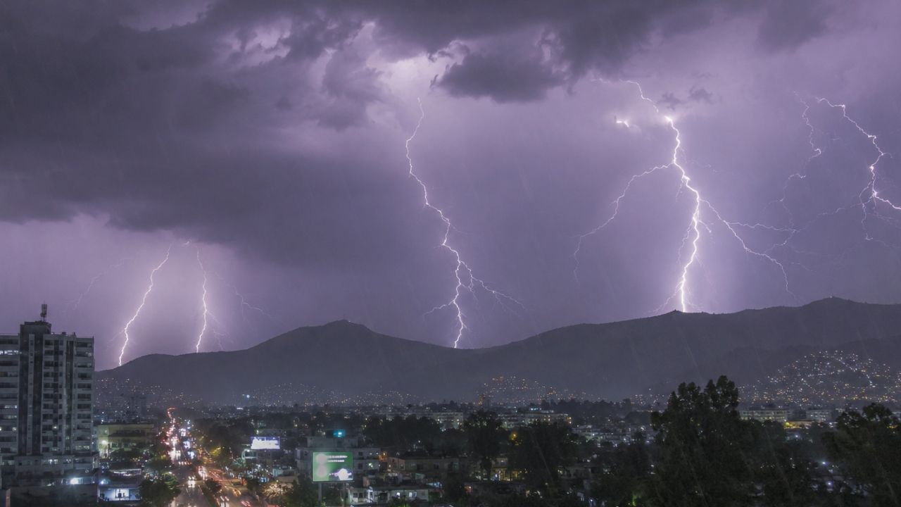 Remanentes de onda tropical y vaguada generan lluvias dispersas en Honduras este sábado