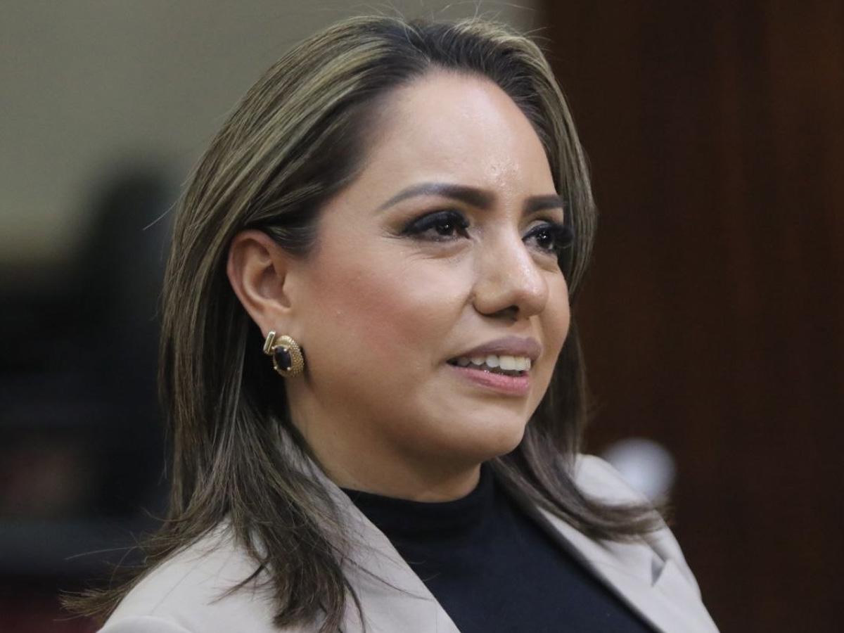 Sara Zavala niega vínculos con presunta estructura piramidal y solicita investigación