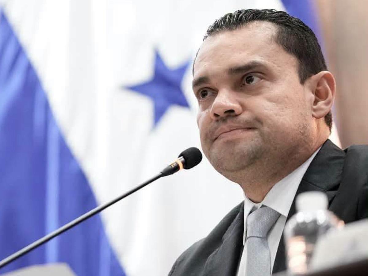Tomás Zambrano presenta paquete de reformas a la ley electoral