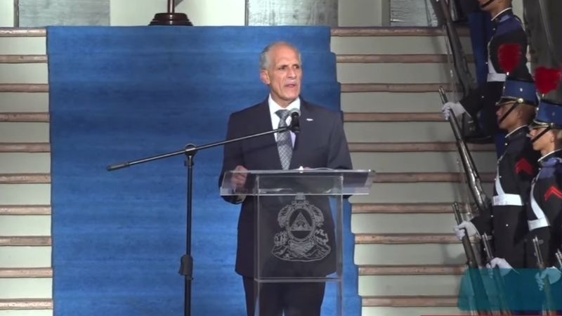 Asfura llama a honrar a Honduras todos los días en el inicio del Mes Patrio
