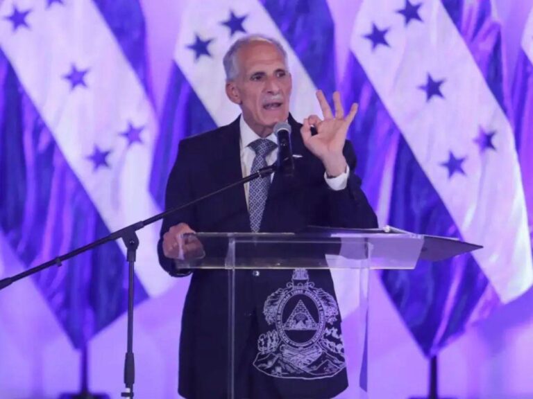 Asfura llama a trabajar por Honduras en el 205 aniversario de la independencia