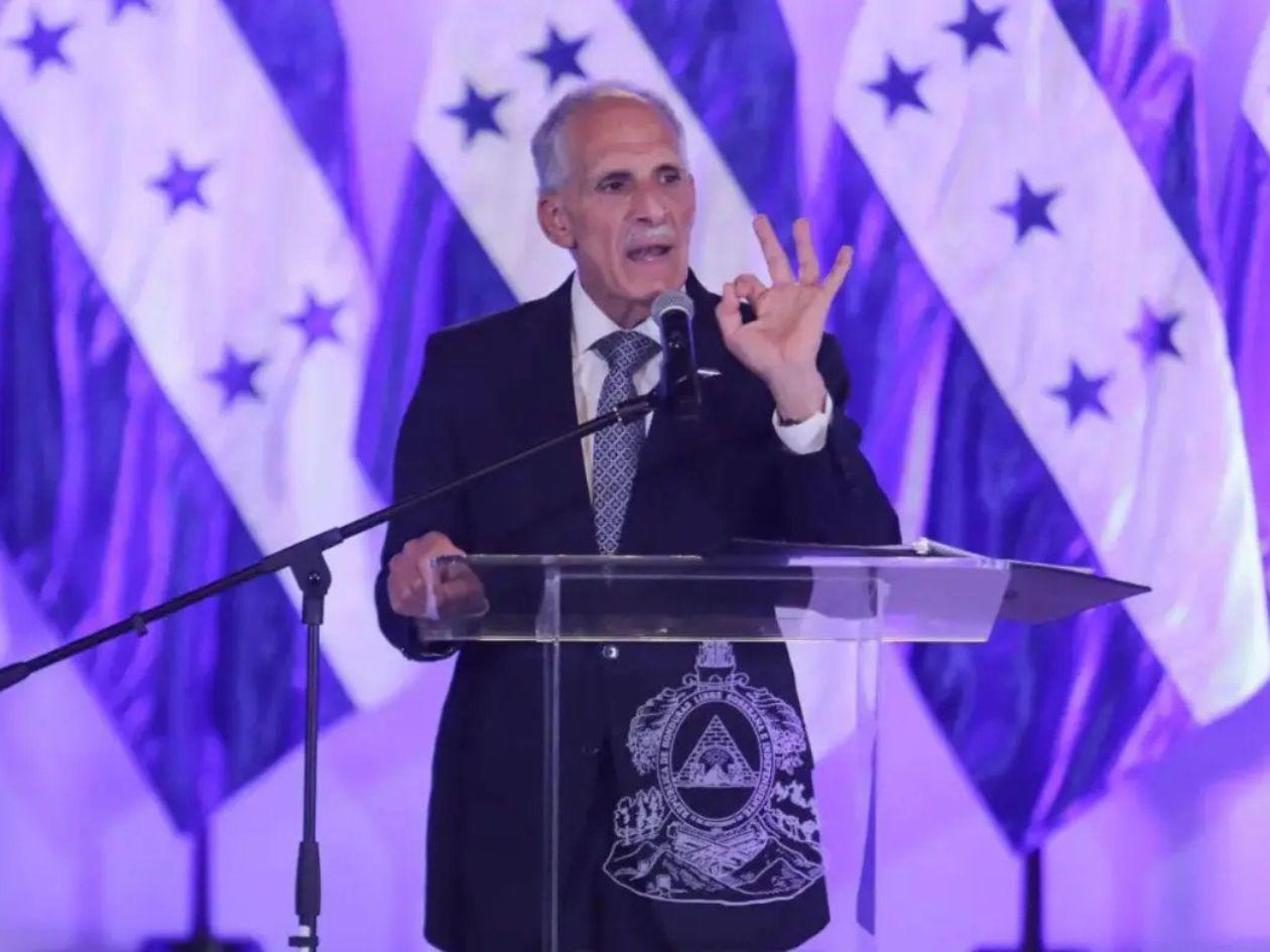 Asfura llama a trabajar por Honduras en el 205 aniversario de la independencia