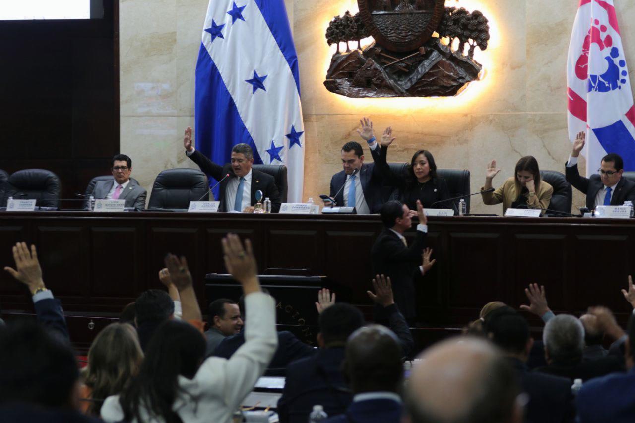 Congreso archiva solicitud de juicio político contra más de 80 diputados