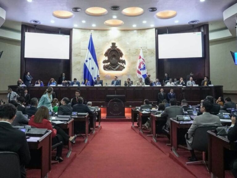 Congreso suspende sesiones por fallas en las tuberías del sistema de agua potable