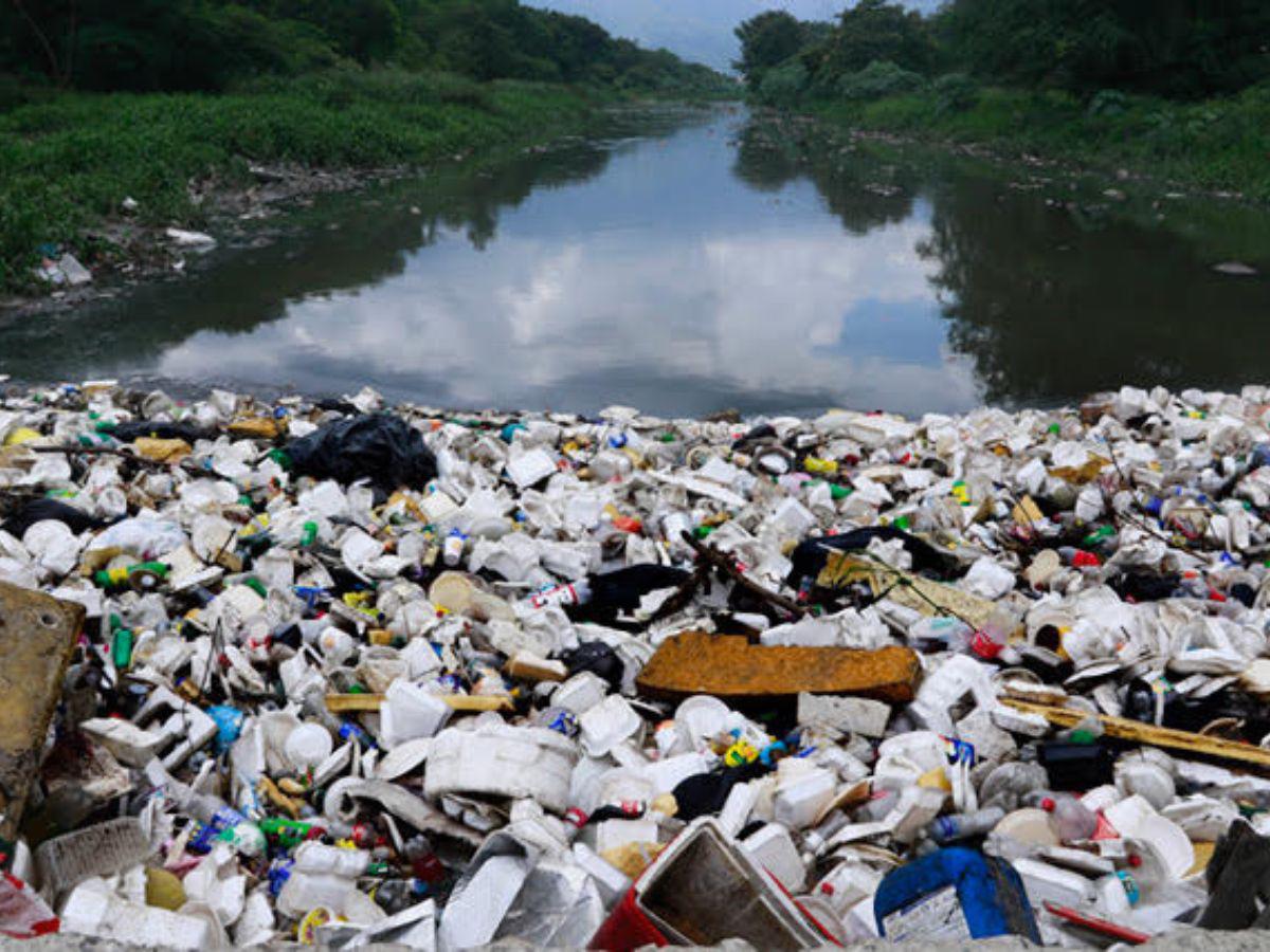 Toneladas de basura se acumulam en el vado El Limonar tras lluvias en San Pedro Sula