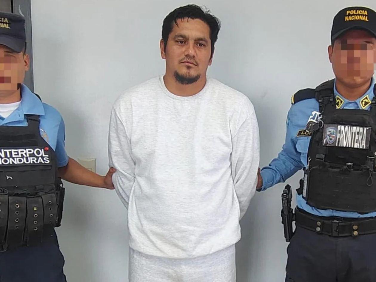 Detienen a hondureño al llegar en vuelo de deportados a San Pedro Sula