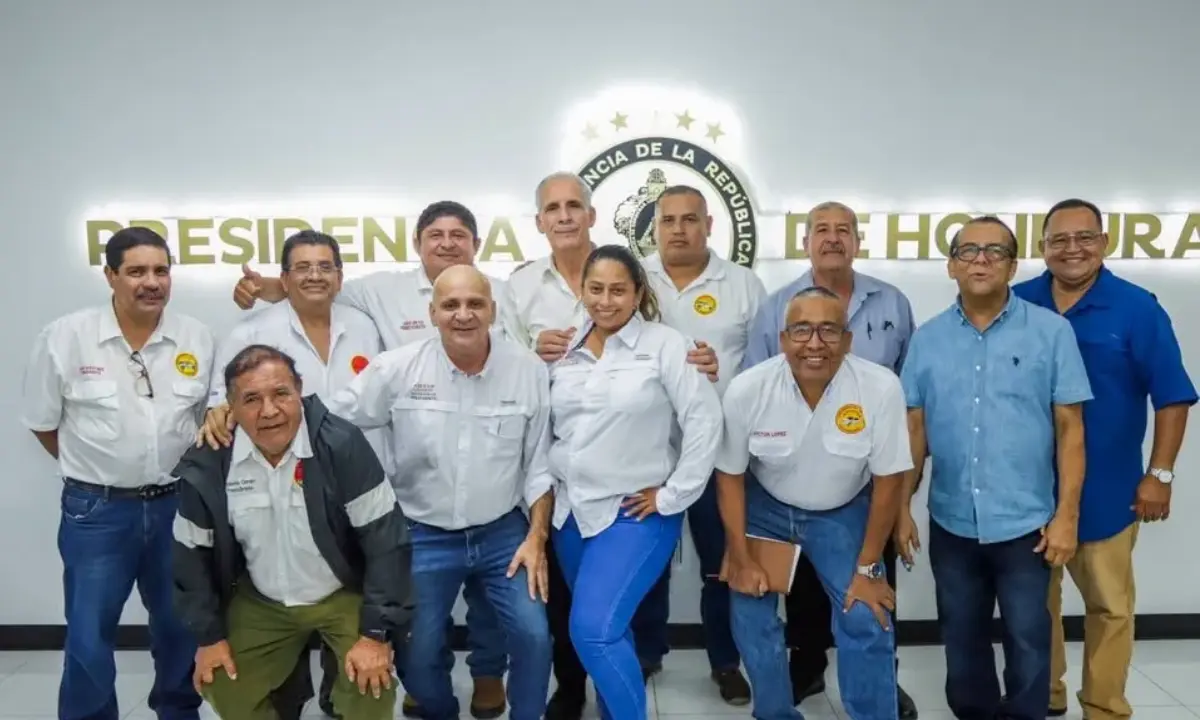 Gobierno y gremio de taxis alcanzan acuerdo y descartan paro nacional