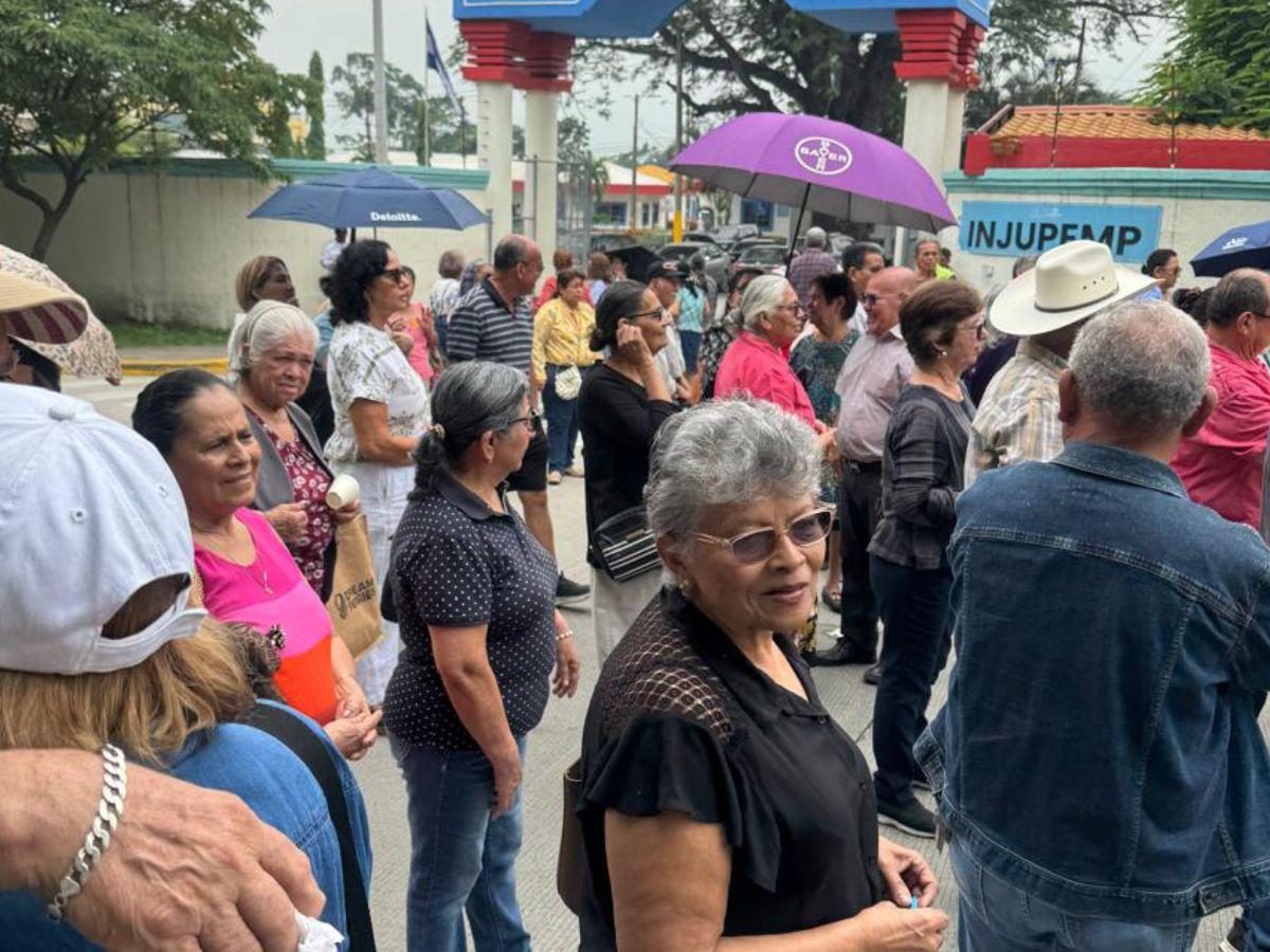 Jubilados del Injupemp piden informe por inversión de L900 millones
